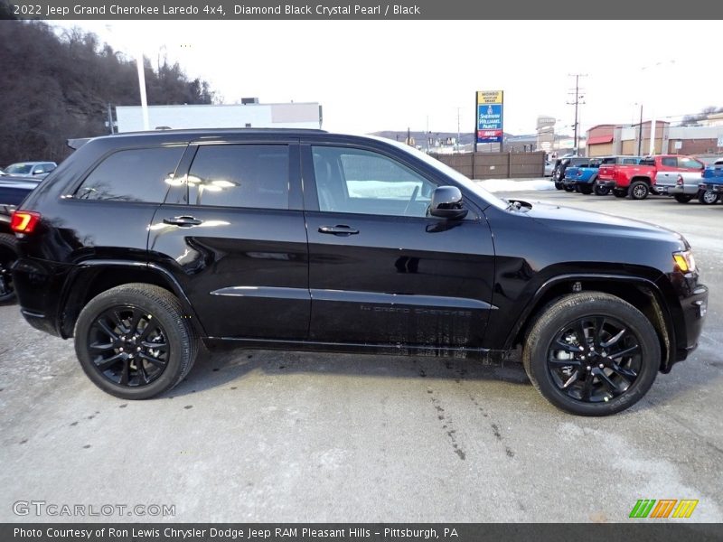 Diamond Black Crystal Pearl / Black 2022 Jeep Grand Cherokee Laredo 4x4