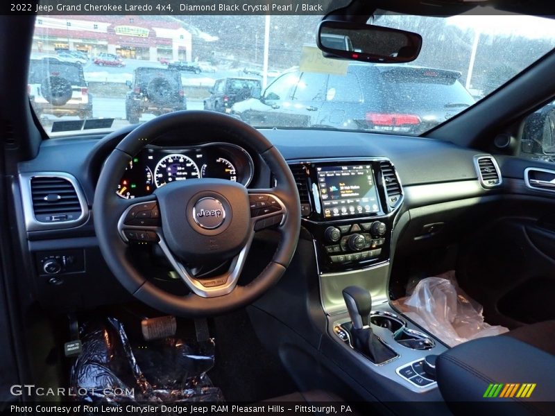 Diamond Black Crystal Pearl / Black 2022 Jeep Grand Cherokee Laredo 4x4