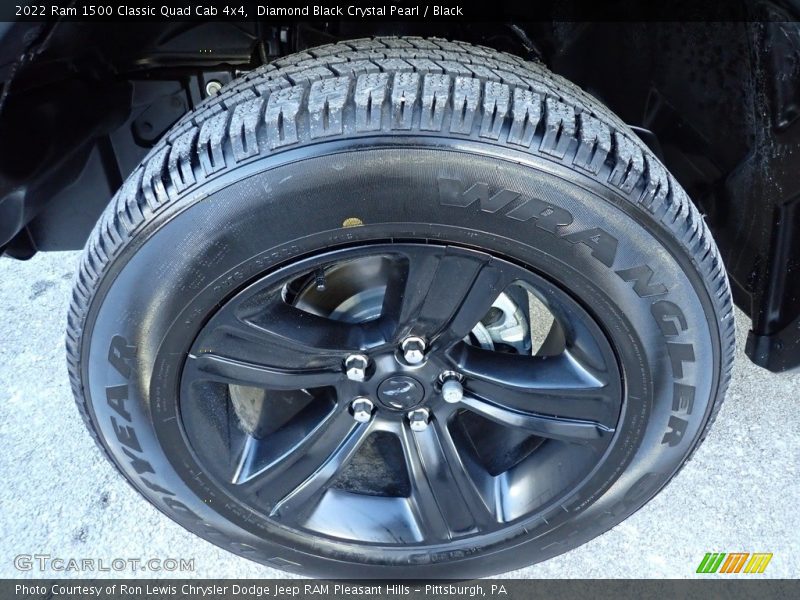 Diamond Black Crystal Pearl / Black 2022 Ram 1500 Classic Quad Cab 4x4