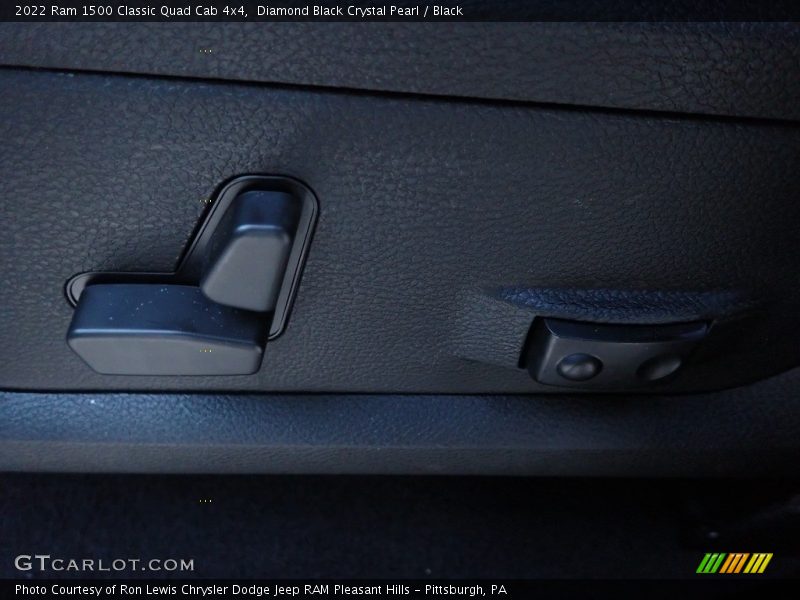 Diamond Black Crystal Pearl / Black 2022 Ram 1500 Classic Quad Cab 4x4
