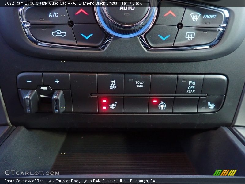 Diamond Black Crystal Pearl / Black 2022 Ram 1500 Classic Quad Cab 4x4