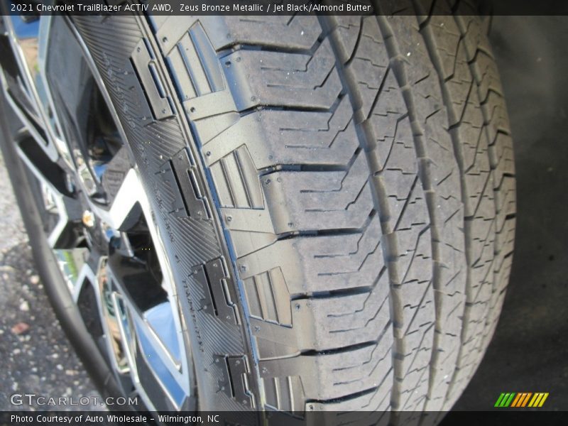 Zeus Bronze Metallic / Jet Black/Almond Butter 2021 Chevrolet TrailBlazer ACTIV AWD