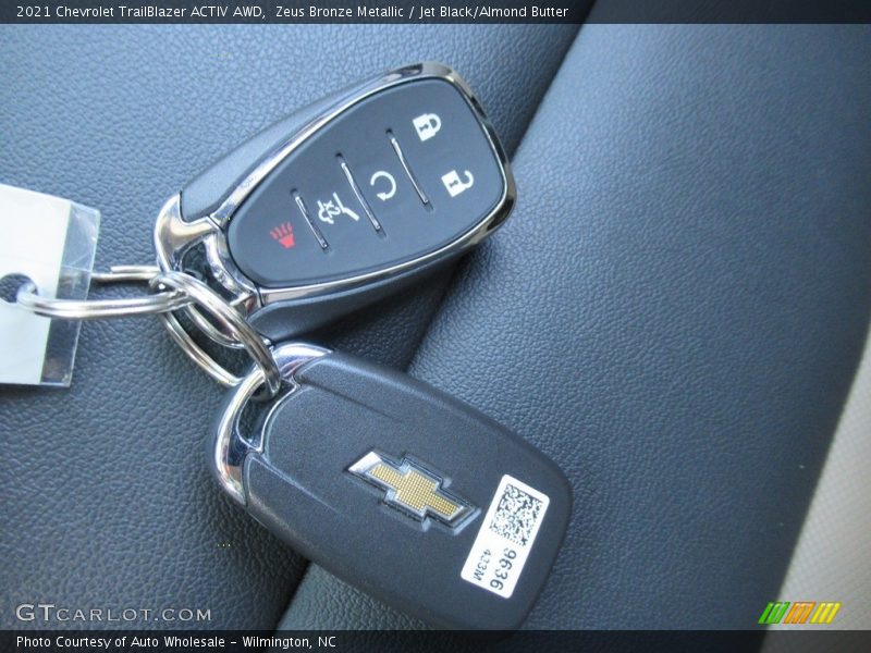 Zeus Bronze Metallic / Jet Black/Almond Butter 2021 Chevrolet TrailBlazer ACTIV AWD