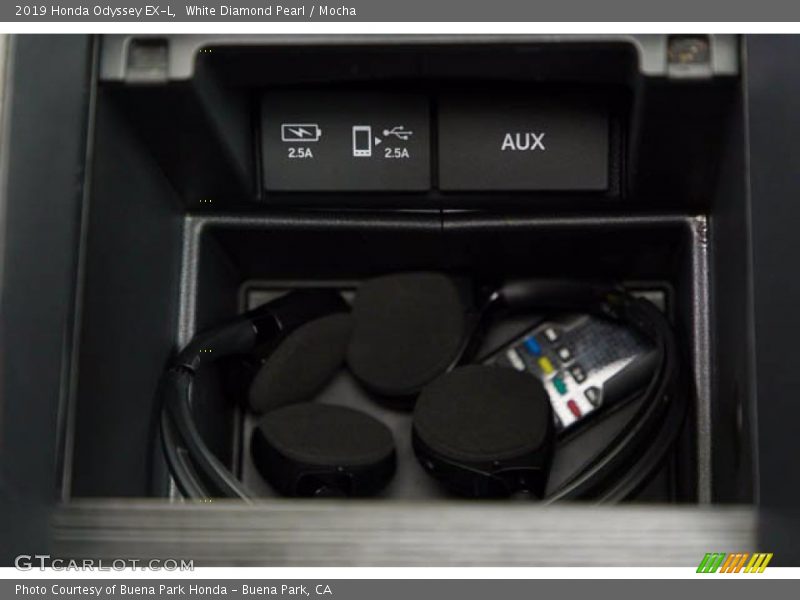 White Diamond Pearl / Mocha 2019 Honda Odyssey EX-L