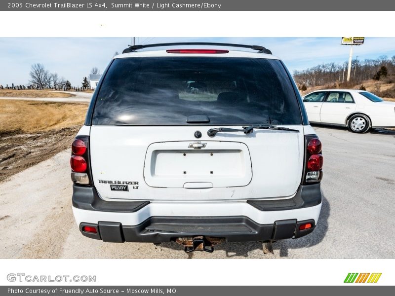 Summit White / Light Cashmere/Ebony 2005 Chevrolet TrailBlazer LS 4x4