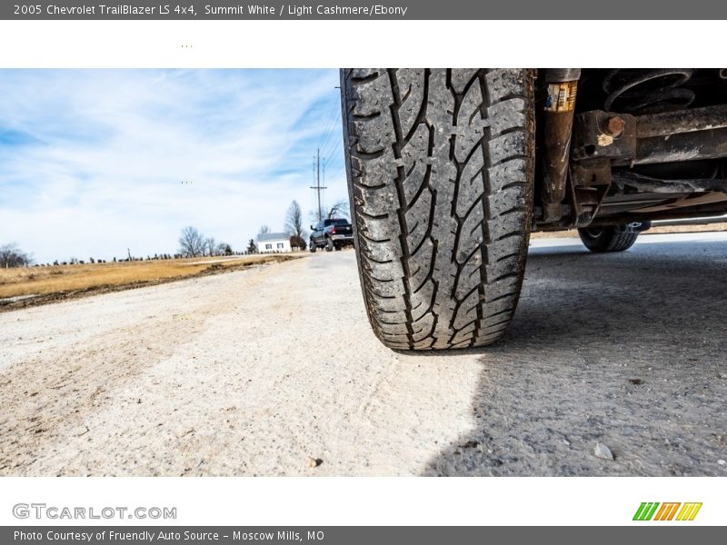 Summit White / Light Cashmere/Ebony 2005 Chevrolet TrailBlazer LS 4x4