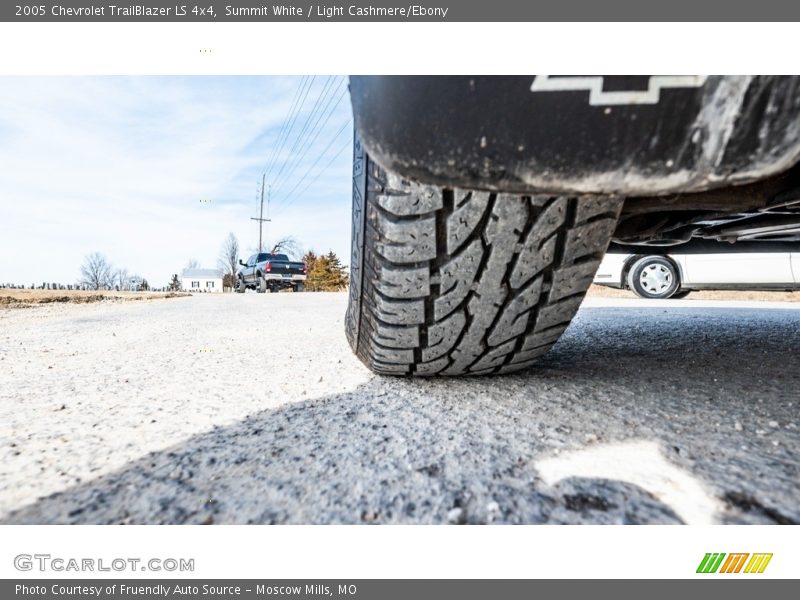 Summit White / Light Cashmere/Ebony 2005 Chevrolet TrailBlazer LS 4x4