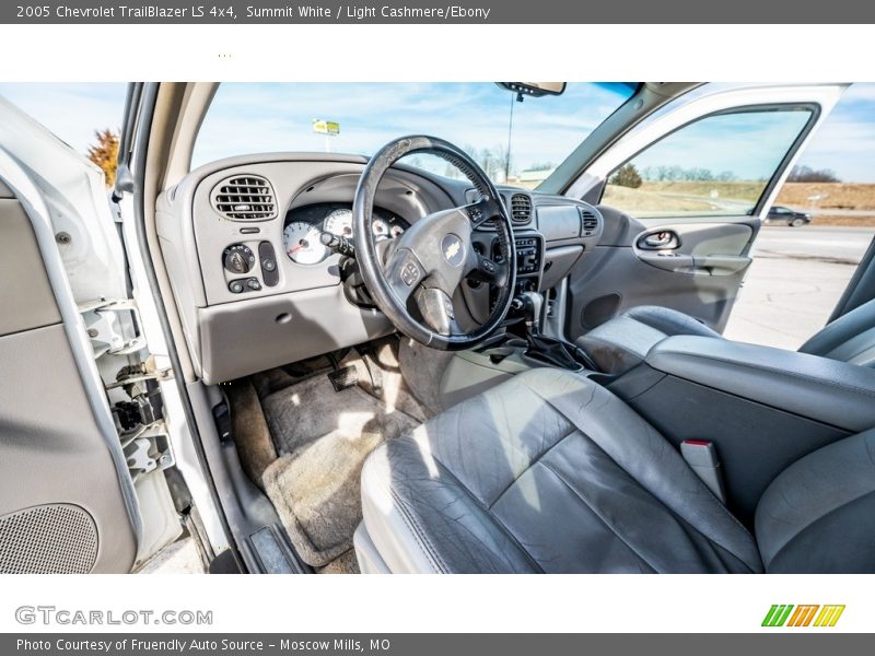 Summit White / Light Cashmere/Ebony 2005 Chevrolet TrailBlazer LS 4x4