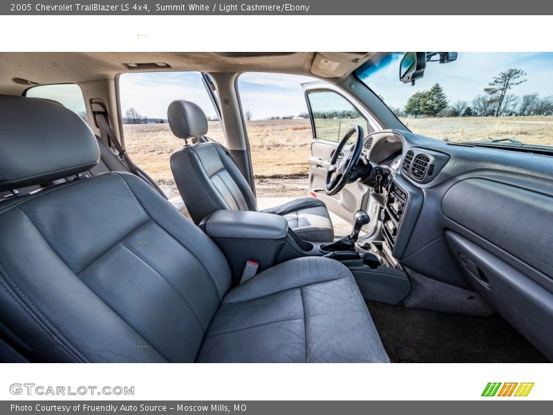 Summit White / Light Cashmere/Ebony 2005 Chevrolet TrailBlazer LS 4x4