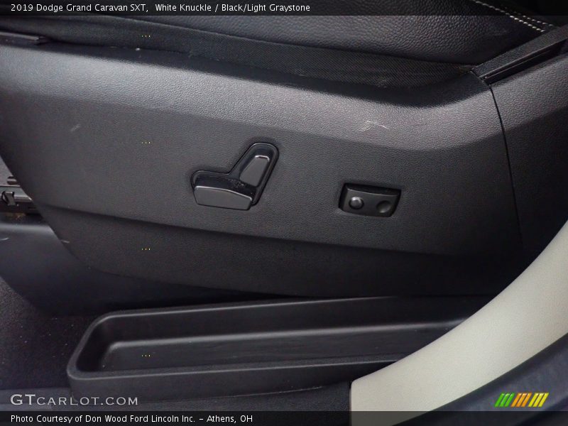 White Knuckle / Black/Light Graystone 2019 Dodge Grand Caravan SXT