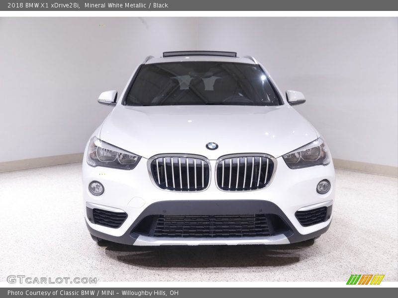 Mineral White Metallic / Black 2018 BMW X1 xDrive28i