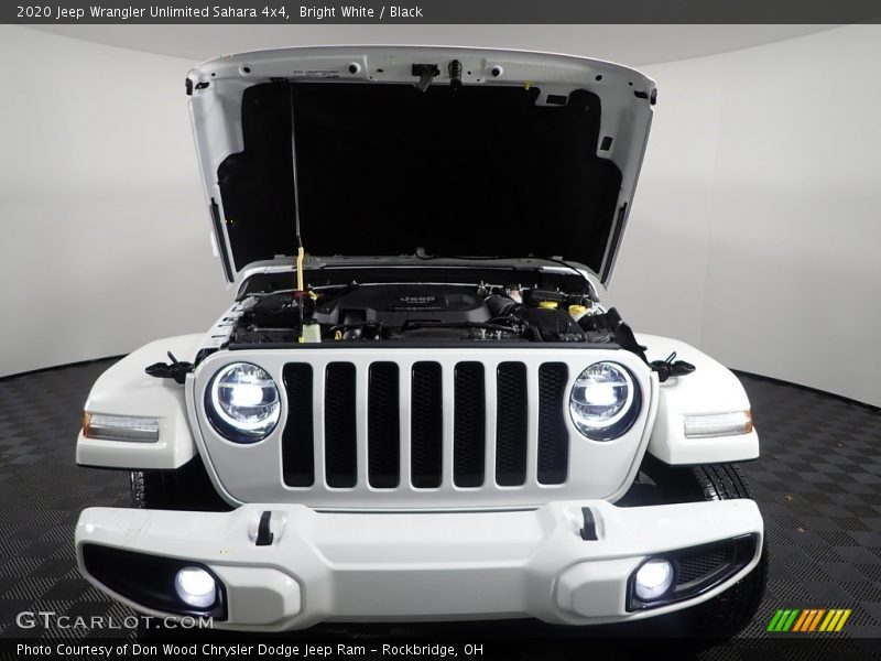 Bright White / Black 2020 Jeep Wrangler Unlimited Sahara 4x4