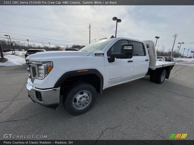 Summit White / Jet Black 2022 GMC Sierra 3500HD Pro Crew Cab 4WD Chassis