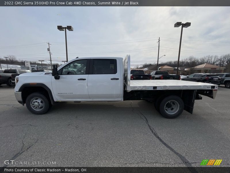 Summit White / Jet Black 2022 GMC Sierra 3500HD Pro Crew Cab 4WD Chassis