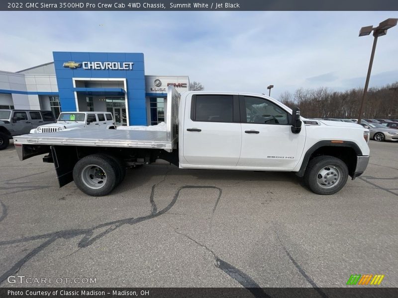 Summit White / Jet Black 2022 GMC Sierra 3500HD Pro Crew Cab 4WD Chassis