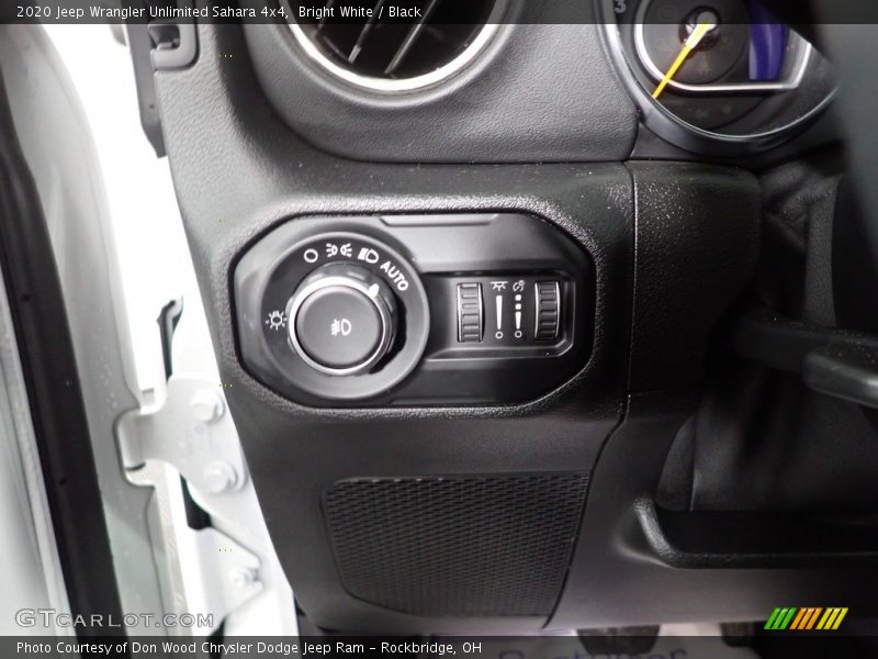 Bright White / Black 2020 Jeep Wrangler Unlimited Sahara 4x4