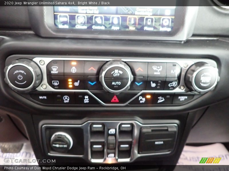 Bright White / Black 2020 Jeep Wrangler Unlimited Sahara 4x4