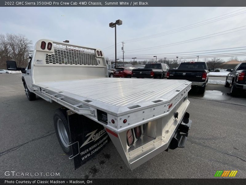 Summit White / Jet Black 2022 GMC Sierra 3500HD Pro Crew Cab 4WD Chassis