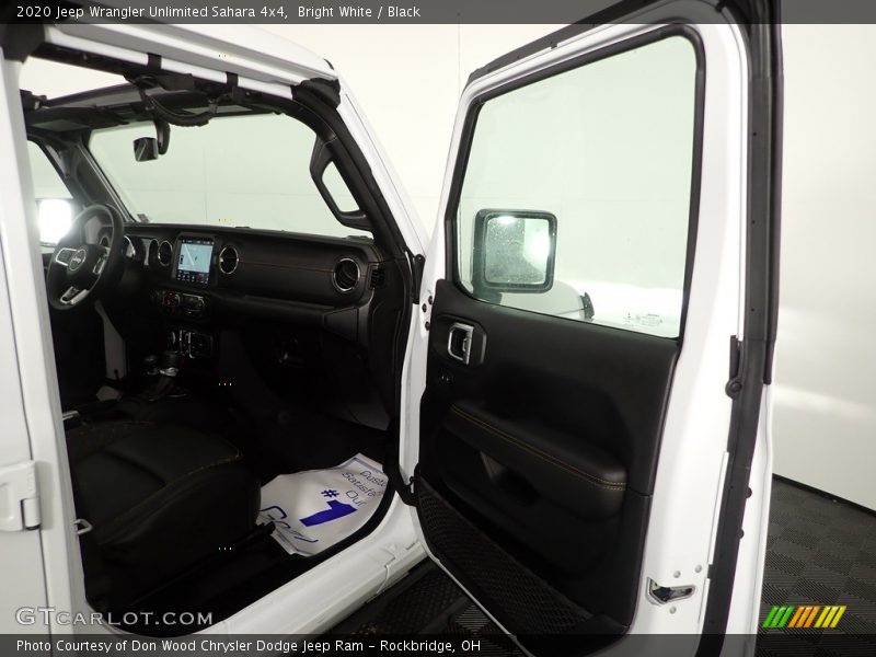 Bright White / Black 2020 Jeep Wrangler Unlimited Sahara 4x4