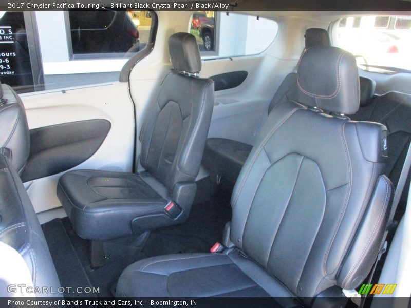 Brilliant Black Crystal Pearl / Black/Alloy 2017 Chrysler Pacifica Touring L
