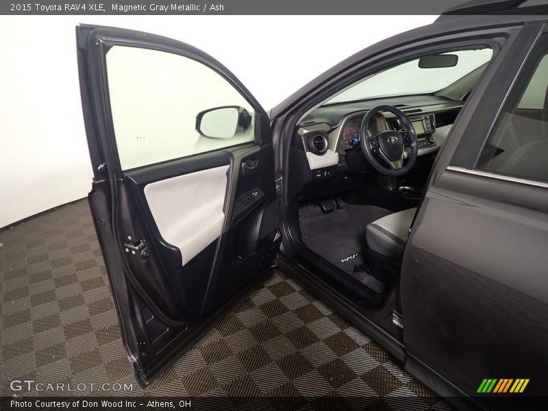 Magnetic Gray Metallic / Ash 2015 Toyota RAV4 XLE
