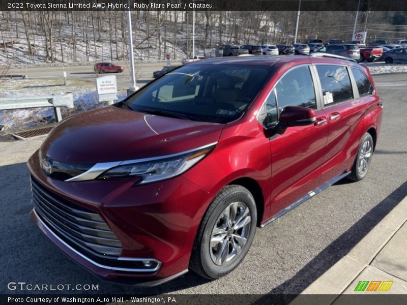 Front 3/4 View of 2022 Sienna Limited AWD Hybrid