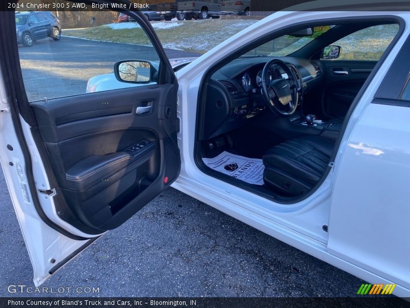 Bright White / Black 2014 Chrysler 300 S AWD