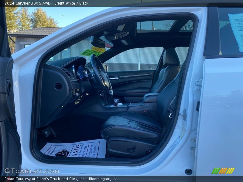 Bright White / Black 2014 Chrysler 300 S AWD