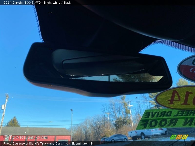 Bright White / Black 2014 Chrysler 300 S AWD