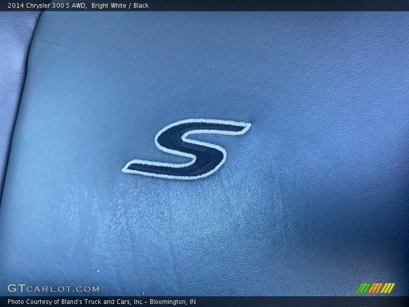  2014 300 S AWD Logo