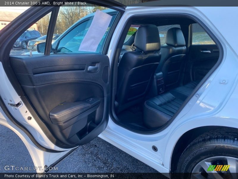 Bright White / Black 2014 Chrysler 300 S AWD