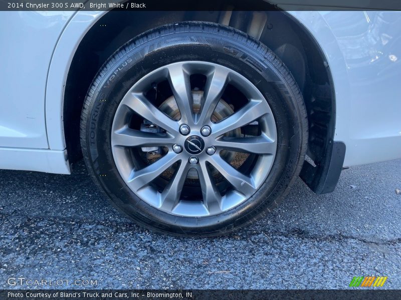  2014 300 S AWD Wheel