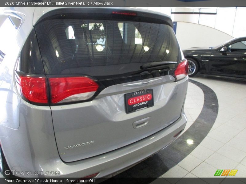 Billet Silver Metallic / Alloy/Black 2020 Chrysler Voyager LXi