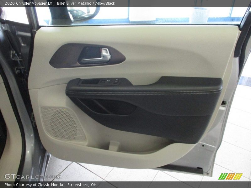 Billet Silver Metallic / Alloy/Black 2020 Chrysler Voyager LXi