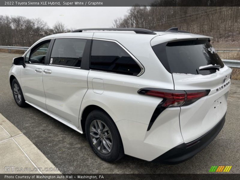 Super White / Graphite 2022 Toyota Sienna XLE Hybrid