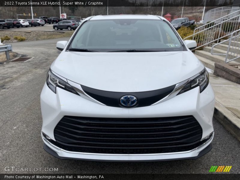 Super White / Graphite 2022 Toyota Sienna XLE Hybrid