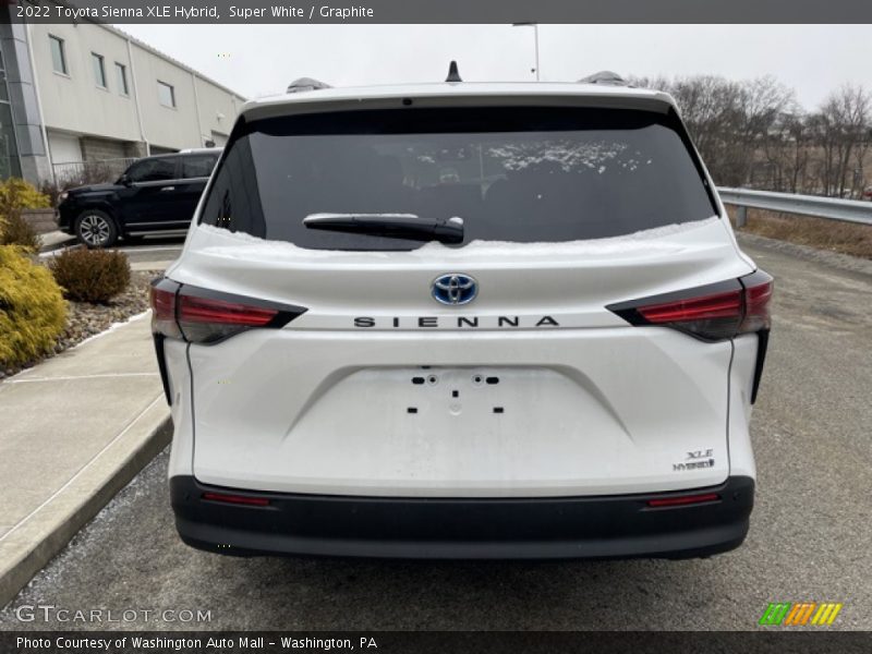Super White / Graphite 2022 Toyota Sienna XLE Hybrid