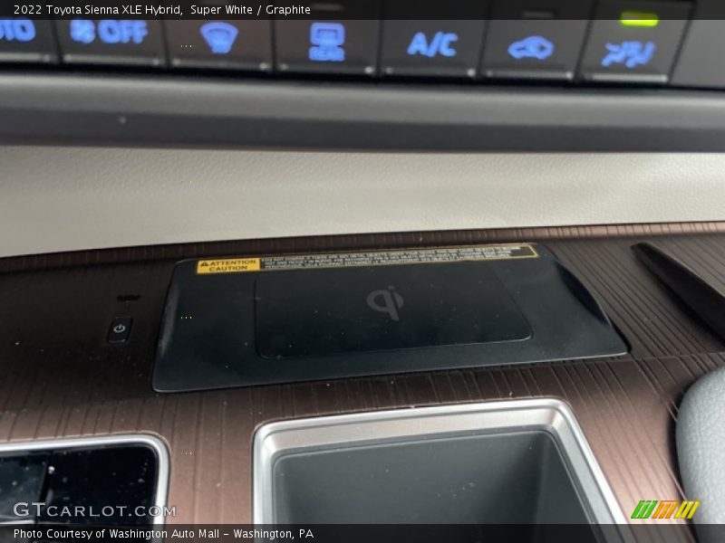 Super White / Graphite 2022 Toyota Sienna XLE Hybrid