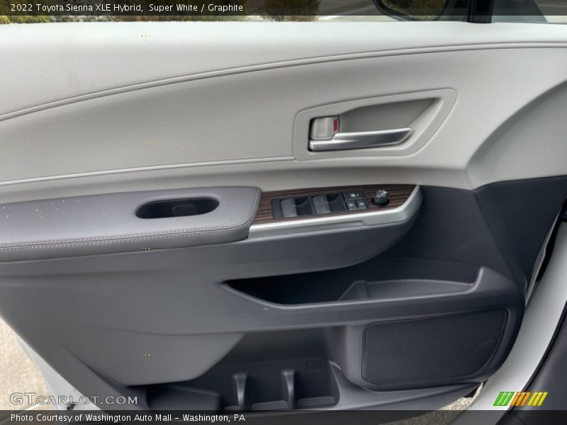 Super White / Graphite 2022 Toyota Sienna XLE Hybrid