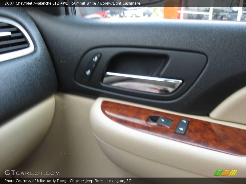 Summit White / Ebony/Light Cashmere 2007 Chevrolet Avalanche LTZ 4WD