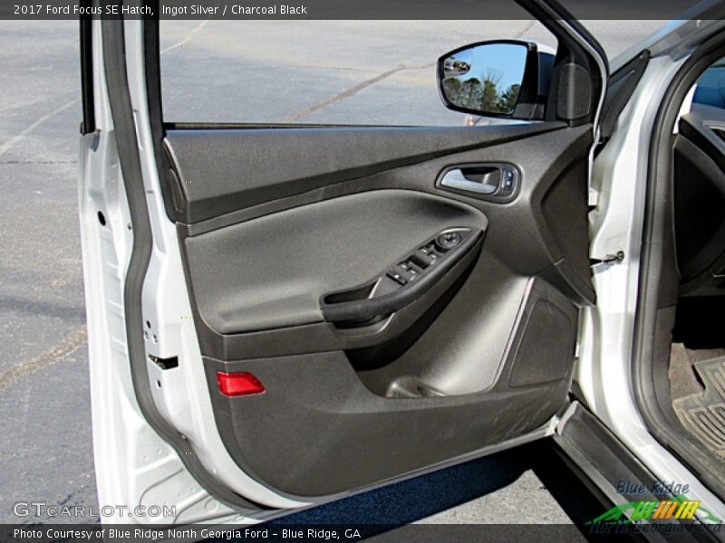 Ingot Silver / Charcoal Black 2017 Ford Focus SE Hatch