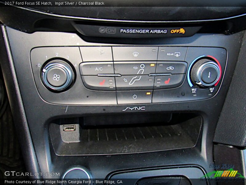 Ingot Silver / Charcoal Black 2017 Ford Focus SE Hatch
