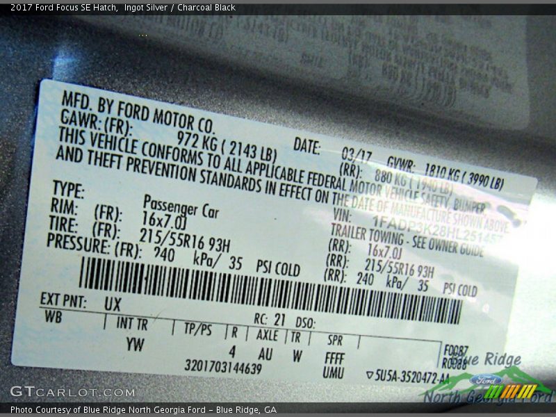 Ingot Silver / Charcoal Black 2017 Ford Focus SE Hatch