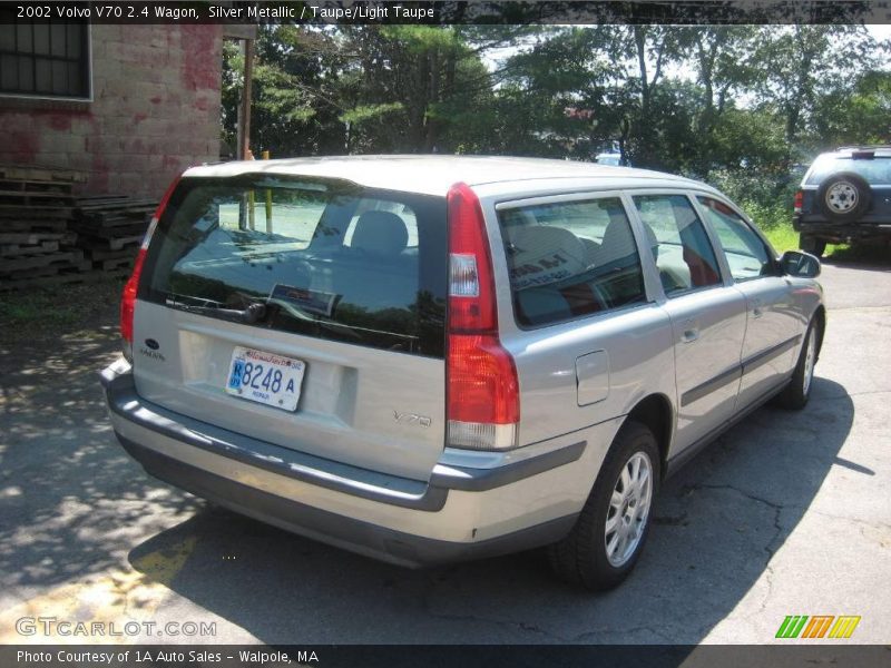 Silver Metallic / Taupe/Light Taupe 2002 Volvo V70 2.4 Wagon