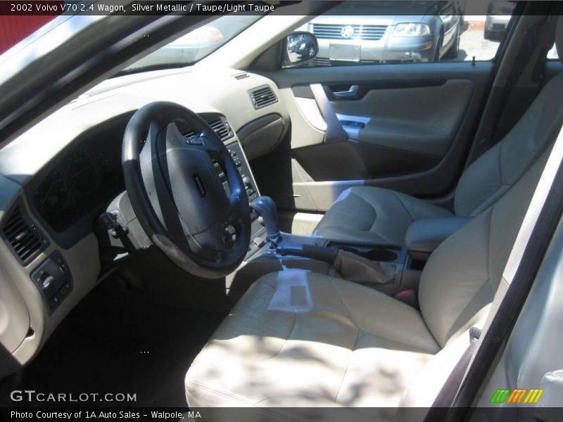 Silver Metallic / Taupe/Light Taupe 2002 Volvo V70 2.4 Wagon