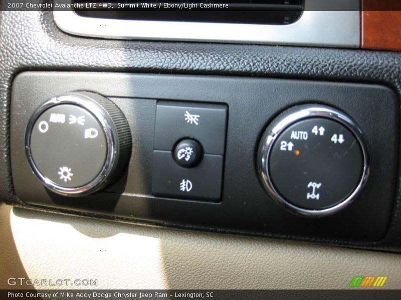 Summit White / Ebony/Light Cashmere 2007 Chevrolet Avalanche LTZ 4WD