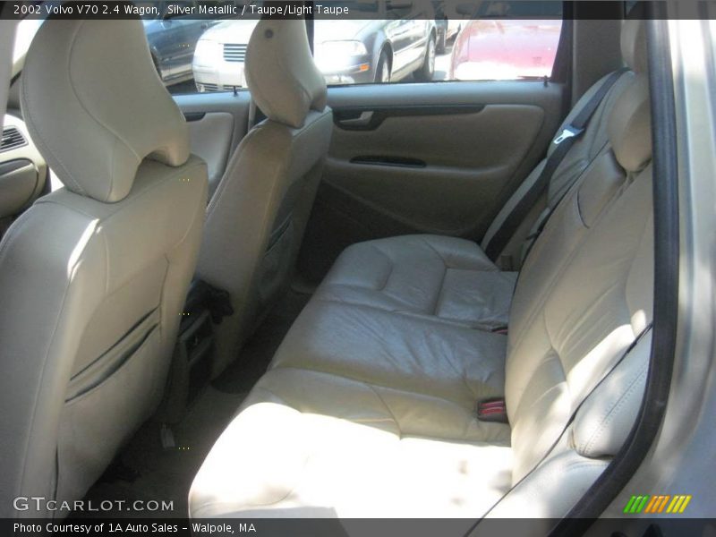 Silver Metallic / Taupe/Light Taupe 2002 Volvo V70 2.4 Wagon