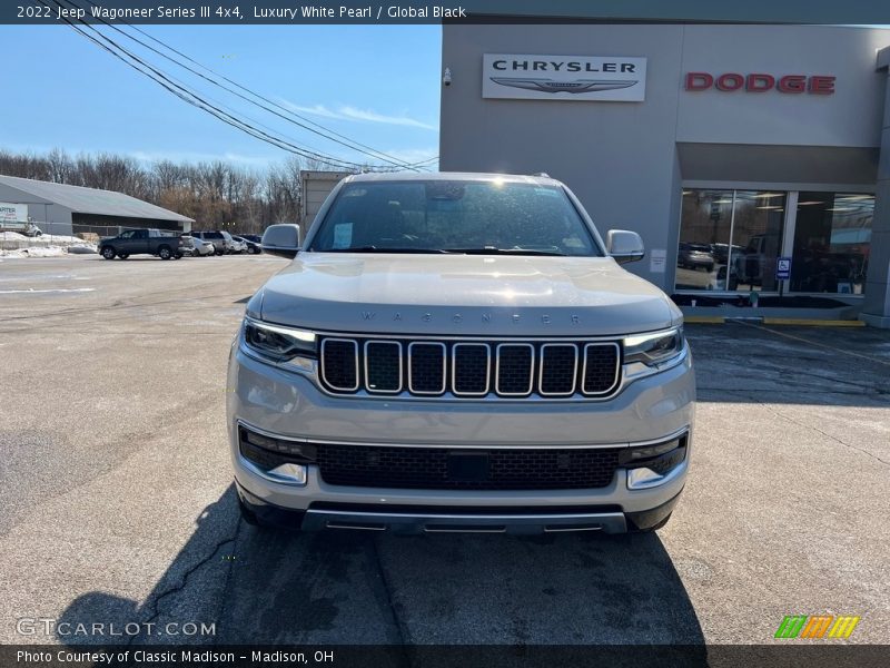 Luxury White Pearl / Global Black 2022 Jeep Wagoneer Series III 4x4