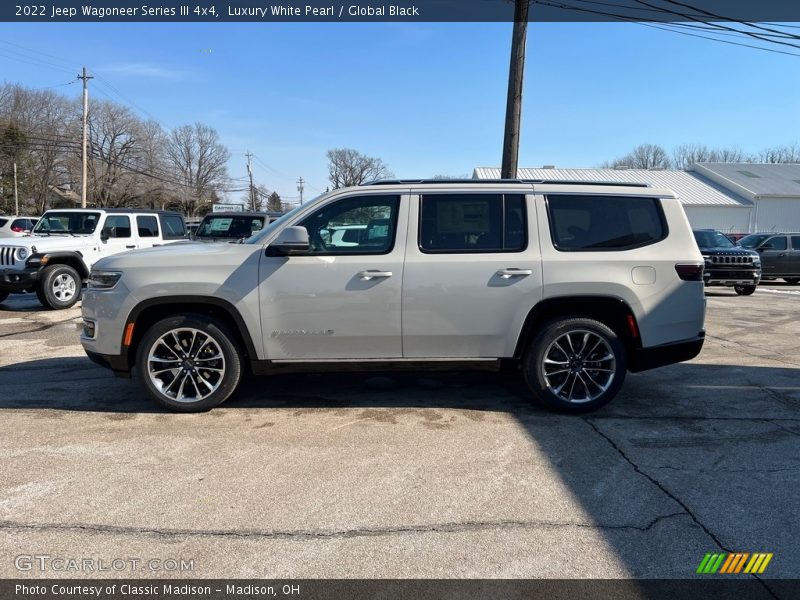 Luxury White Pearl / Global Black 2022 Jeep Wagoneer Series III 4x4