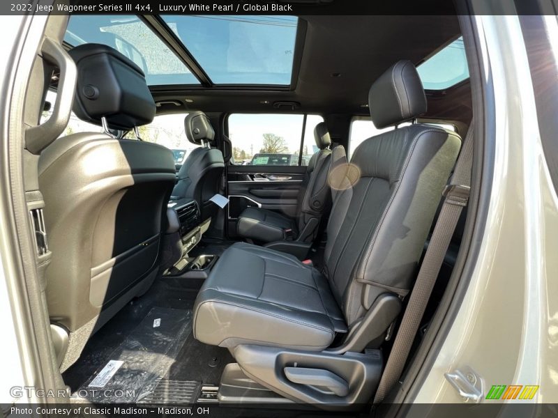 Luxury White Pearl / Global Black 2022 Jeep Wagoneer Series III 4x4